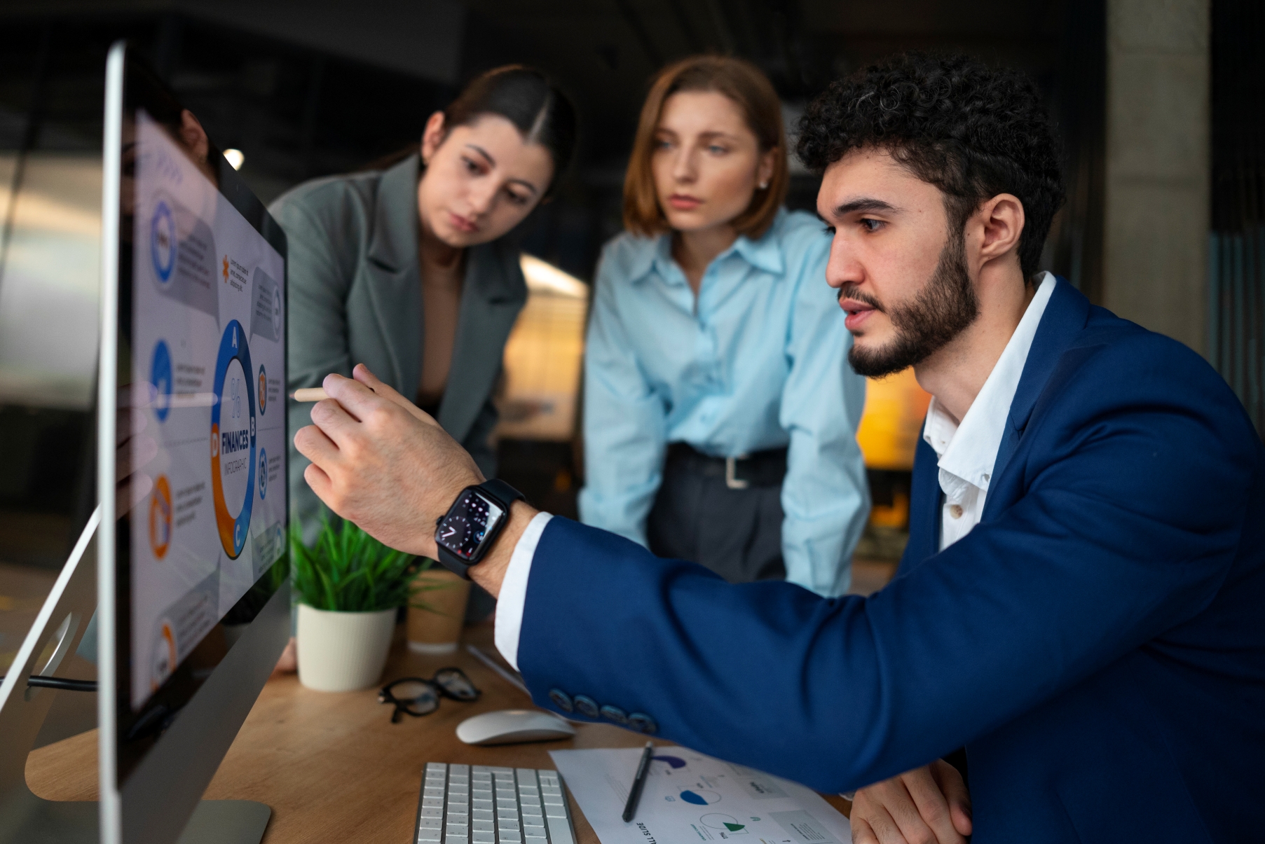 people-office-analyzing-checking-finance-graphsresize30 people-office-analyzing-checking-finance-graphsresize30